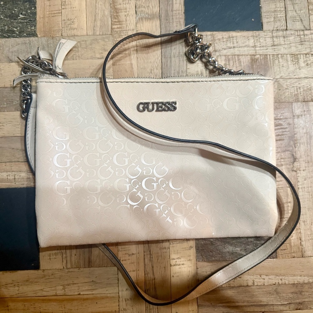 😸GUESS Beige Crossbody Bag with Chain Strap